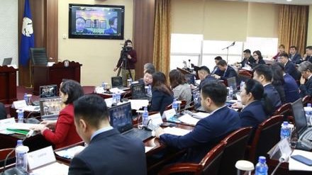 Дэд дарга тэргүүтэй 429 албан тушаалыг хэмнэлтийн хуулиар хасна